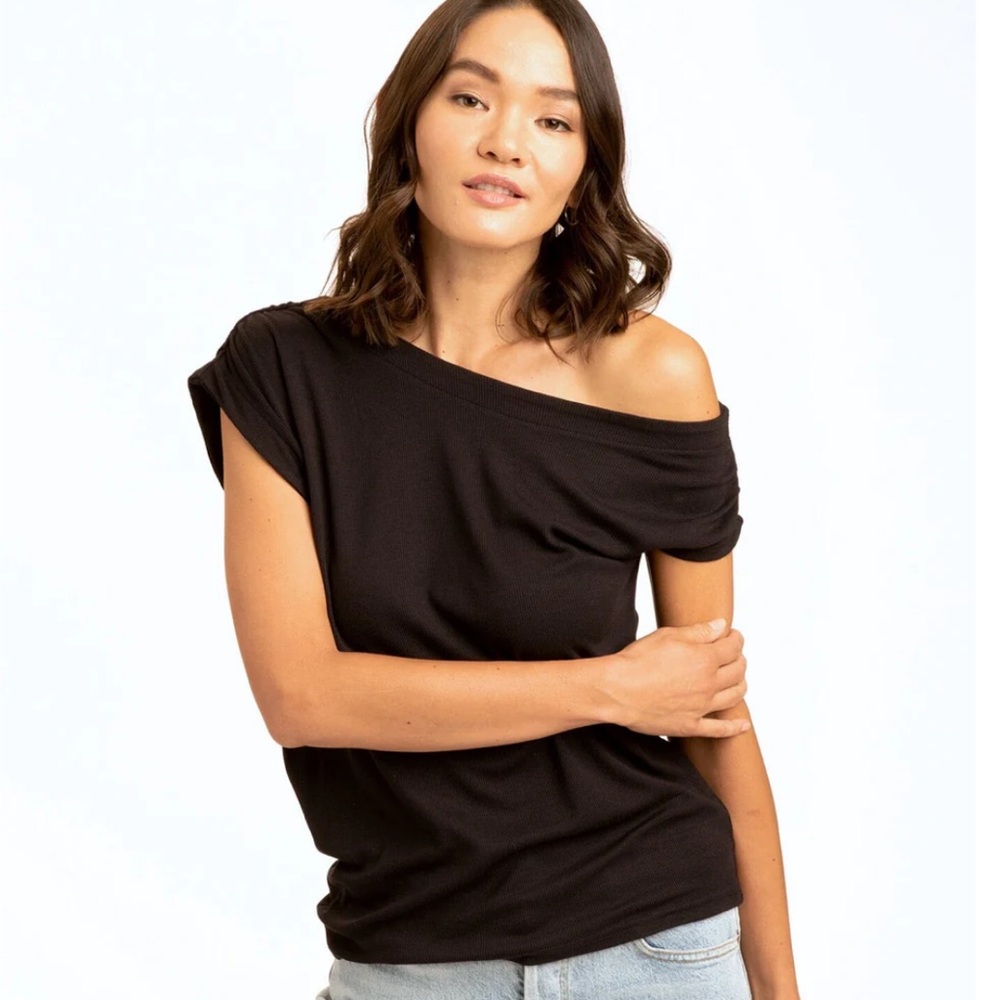 Leoni OffShoulder Feather Rib Top